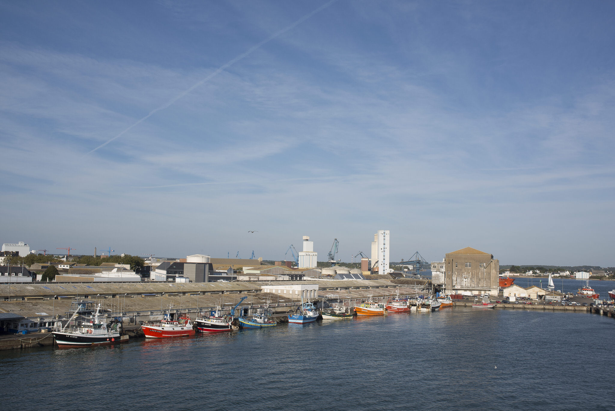 Panorama sur les bateaux du port de pêche de Lorient