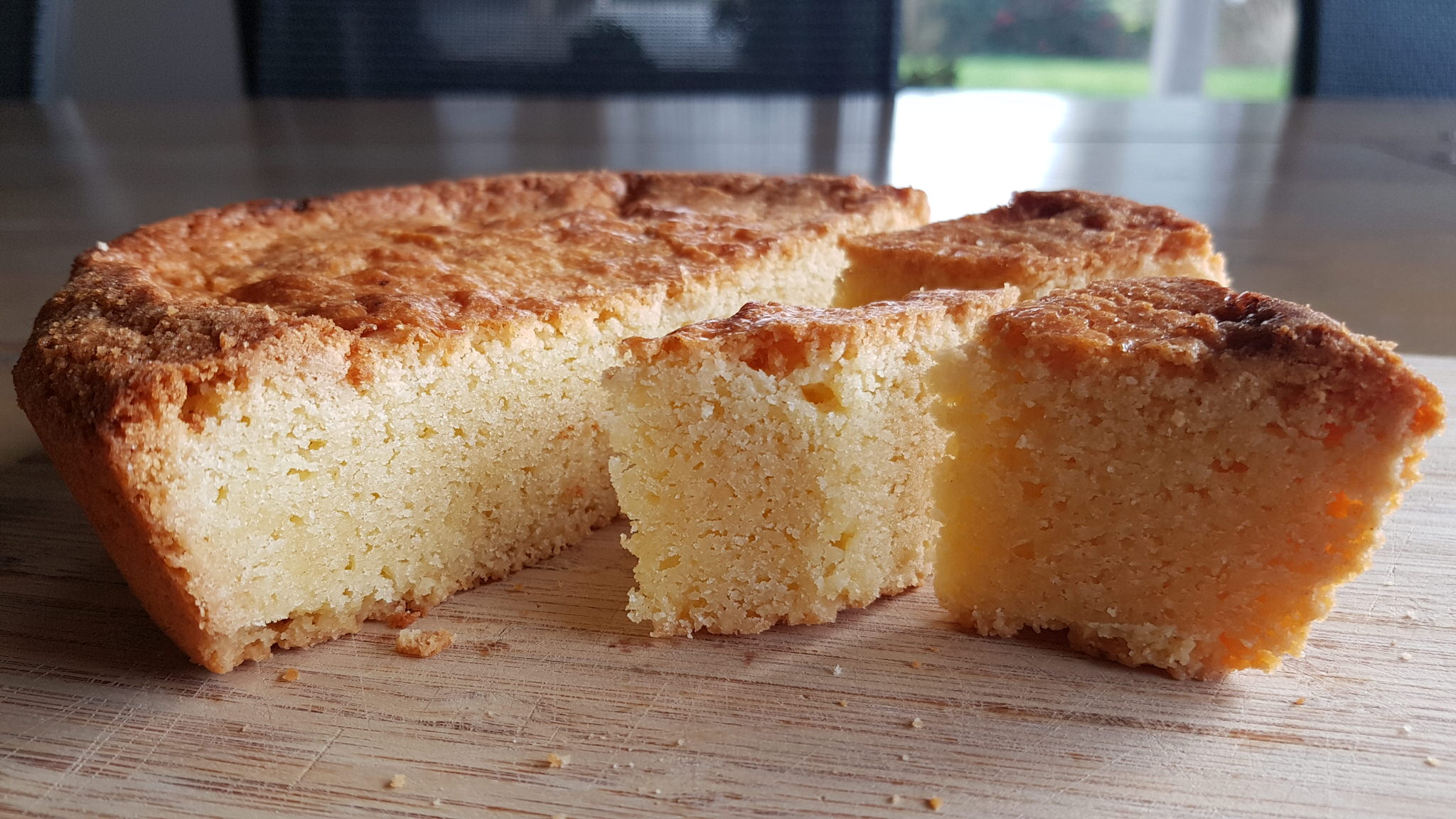 Zoom sur une part moelleuse de gâteau breton